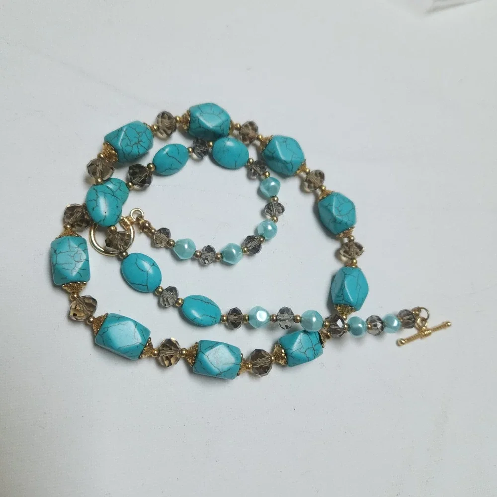 Stone Necklace Turquoise color‎ Gold Tone Toggle  Smoky Crystal 24 Inch